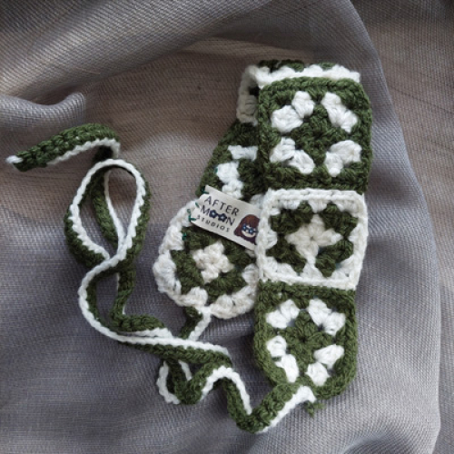 Granny square headband: green - white